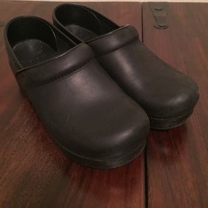 Dansko clog oiled black